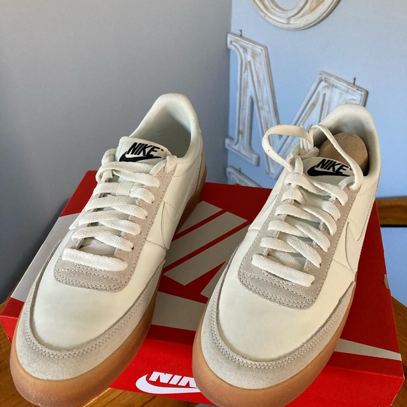 Nike Women’s Sneakers - Picture 1 of 4